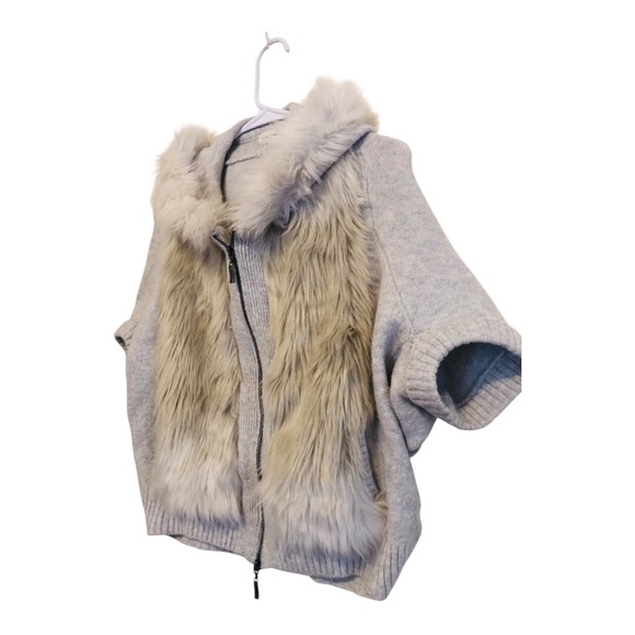 Anthropologie Sleeping on Snow Short Sleeve Faux Fur Hooded Sweater XXS - Picture 3 of 6